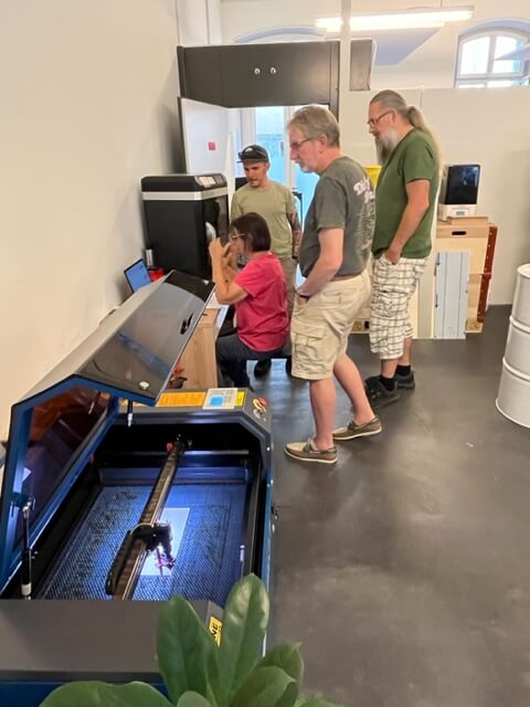 Laser-Kurse für OMTech Lasermaschinen in der Schweiz Laser-Kurse DEINE Hobby Werkstatt   